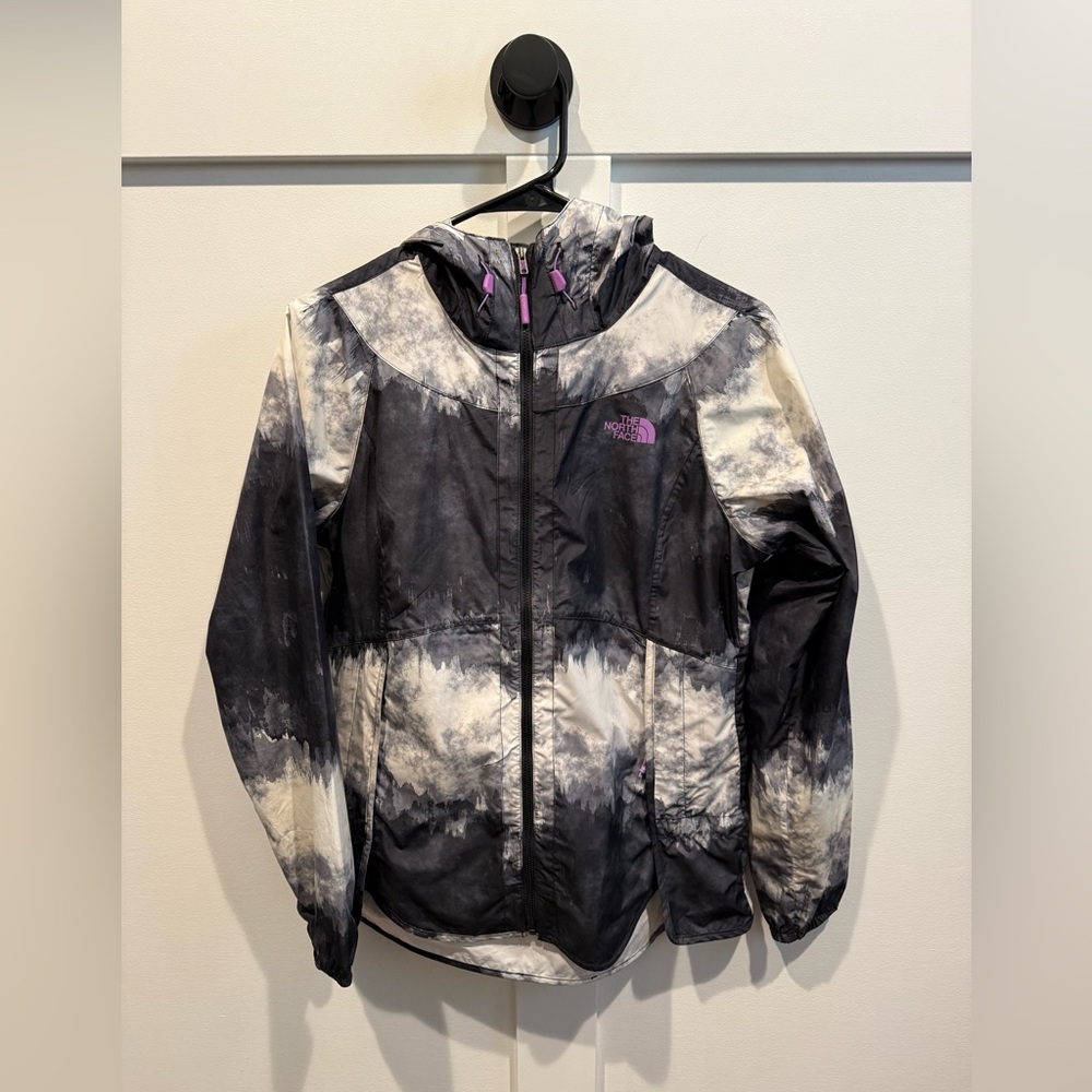 The North Face Women’s Black and White Windbreaker